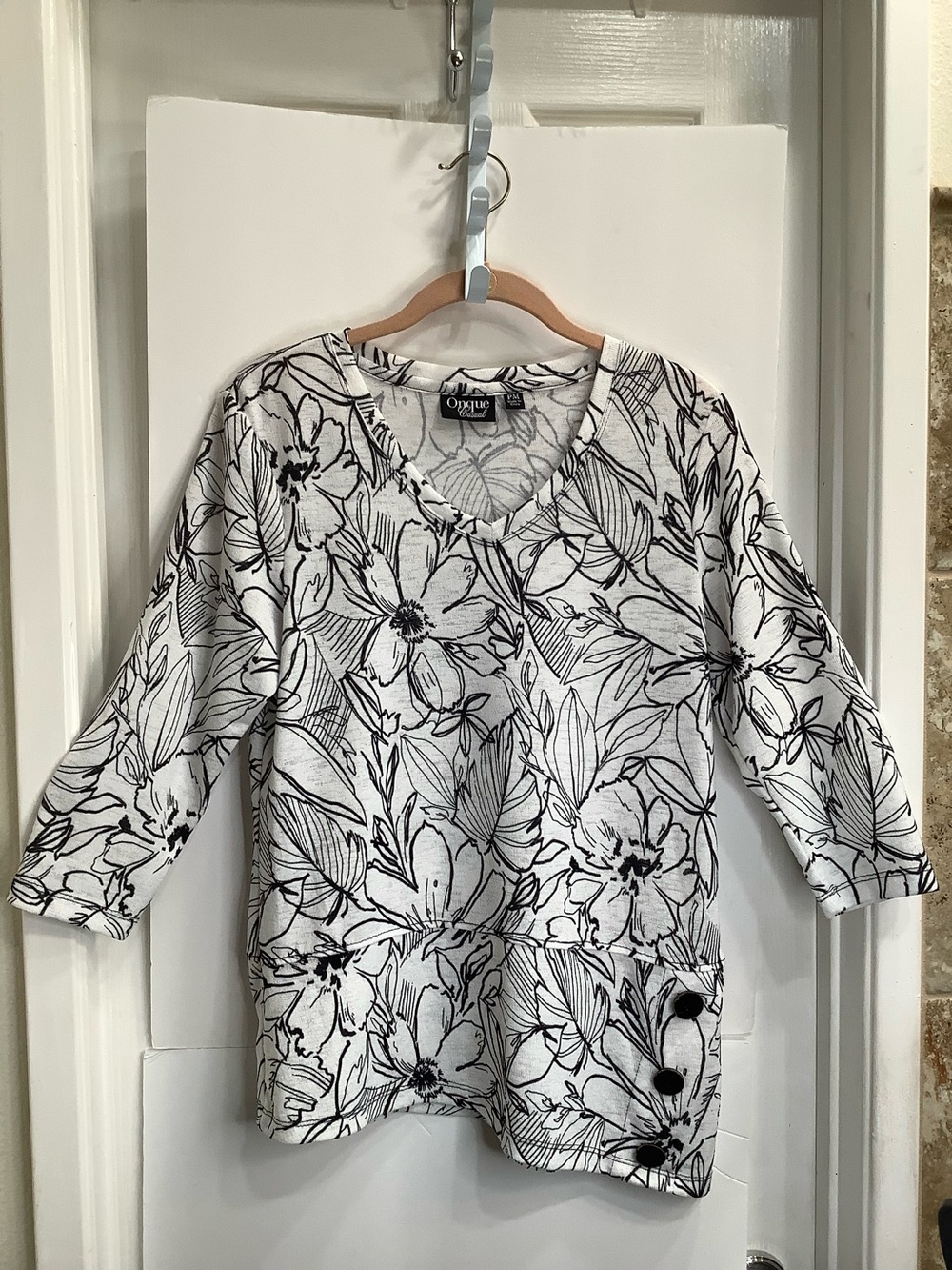 Onque Casuals Black Floral V-Neck Top